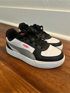 EUC Puma Boys Sneakers Size 1
